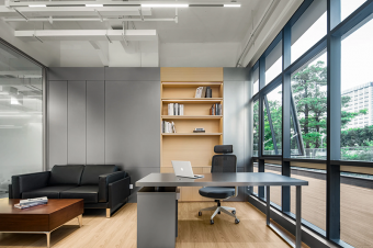 辦公室設(shè)計裝修施工：營造創(chuàng)意與協(xié)作的靈動空